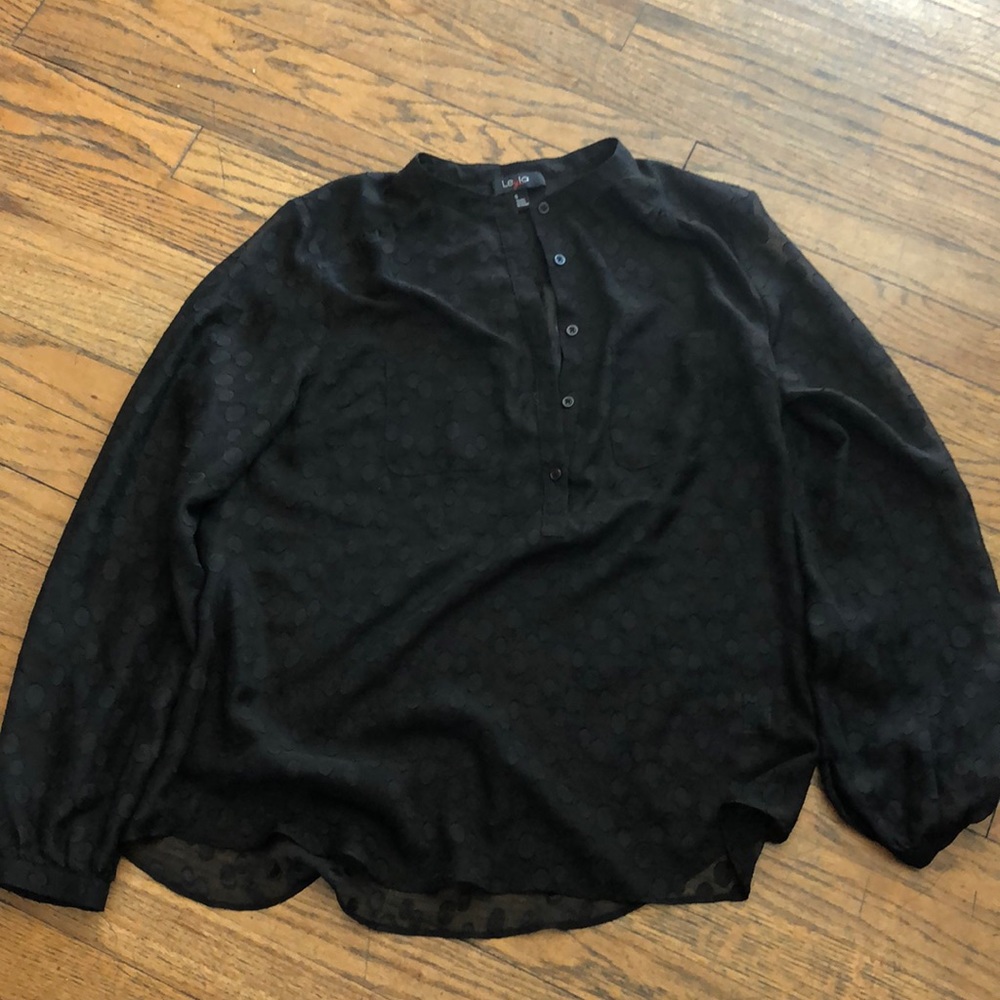 Very nice woman’s black shirt size S very cute